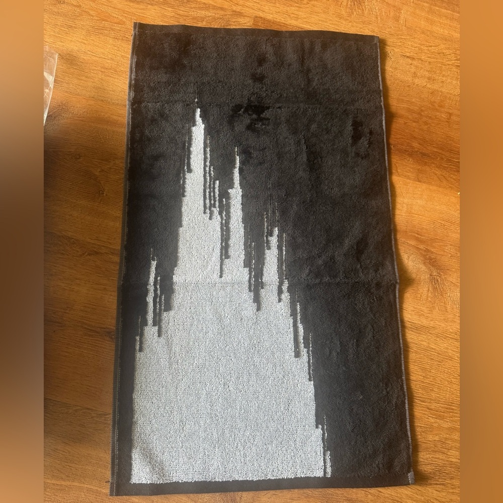 FOUR Brand new set of Authentic Missoni Skunk hand towels